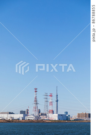「東京都」東京電力・江東変電所の鉄塔と東京スカイツリー 「東京都」東京電力・江東変電所の鉄塔と東京スカイツリー 86788855