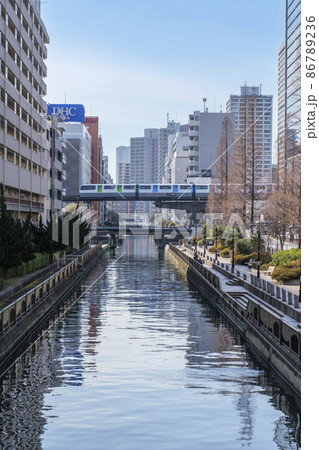 運河沿いの街並み 芝浦運河とビル群 東京都港区 運河沿いの街並み 芝浦運河とビル群 東京都港区 86789236