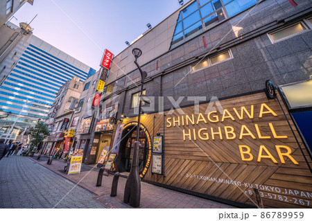 日本の東京都市景観 品川駅前(奥が駅・港南口)の繁華街などを望む。コロナ禍で通りは閑散…=2月7日 日本の東京都市景観 品川駅前(奥が駅・港南口)の繁華街などを望む。コロナ禍で通りは閑散…=2月7日 86789959