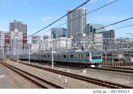 高輪ゲートウェイ駅の京浜東北線E233系と寝台特急「サンライズ瀬戸・出雲」 高輪ゲートウェイ駅の京浜東北線E233系と寝台特急「サンライズ瀬戸・出雲」 86790022