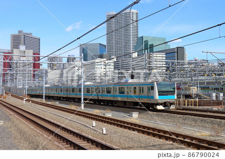 高輪ゲートウェイ駅の京浜東北線E233系と寝台特急「サンライズ瀬戸・出雲」 高輪ゲートウェイ駅の京浜東北線E233系と寝台特急「サンライズ瀬戸・出雲」 86790024