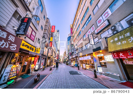 日本の東京都市景観 品川駅(港南口)前の繁華街などを望む。コロナ禍で通りは閑散…=2月7日 日本の東京都市景観 品川駅(港南口)前の繁華街などを望む。コロナ禍で通りは閑散…=2月7日 86790043