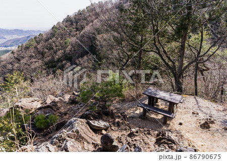 行道山　栃木百名山　登山道休憩所の風景　栃木県足利市 86790675