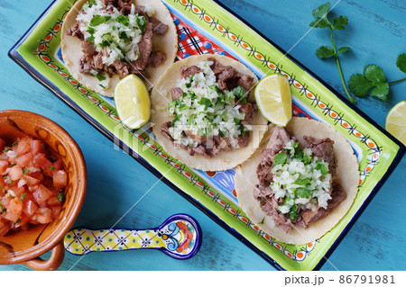 メキシコ料理の美味しいタコス 86791981