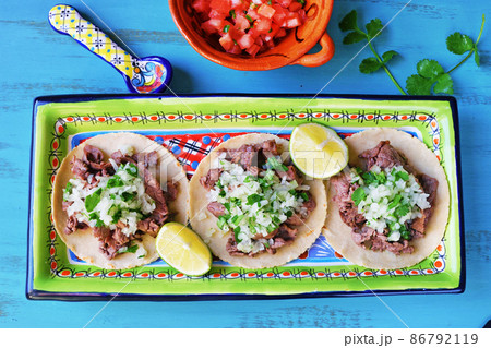 メキシコ料理の美味しいタコス メキシコ料理の美味しいタコス 86792119