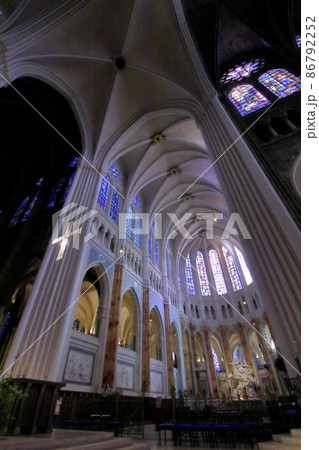 シャルトルの静寂のもとで(フランス) 86792252