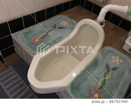 トイレ_和式 86792390
