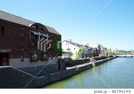堀川(京橋川)沿いの街並み風景 … 島根県 松江市(快晴) 堀川(京橋川)沿いの街並み風景 … 島根県 松江市(快晴) 86794249