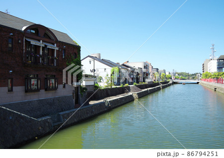 堀川（京橋川）沿いの街並み風景 … 島根県 松江市（快晴） 86794251