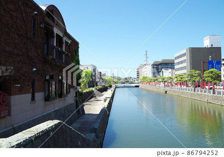 堀川（京橋川）沿いの街並み風景 … 島根県 松江市（快晴） 86794252