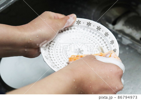 洗い物 お皿洗い 86794973