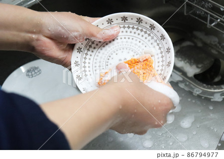 洗い物 お皿洗い 86794977