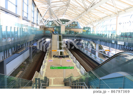 高輪ゲートウェイ駅の山手線と京浜東北線　東京都港区港南 86797369