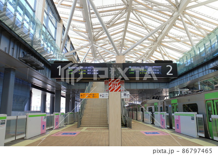 高輪ゲートウェイ駅の山手線と京浜東北線　東京都港区港南 86797465