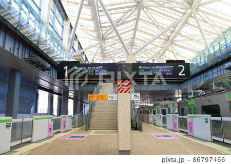 高輪ゲートウェイ駅の山手線と京浜東北線　東京都港区港南 86797466
