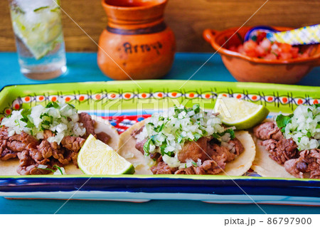 メキシコ料理の美味しいタコス メキシコ料理の美味しいタコス 86797900