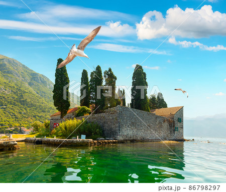 George Island in the bay George Island in the bay 86798297