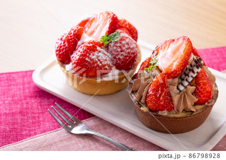イチゴタルト　テーブルフォト 86798928