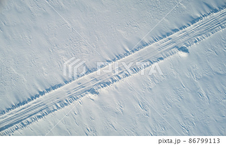 Road track in snow background Road track in snow background 86799113