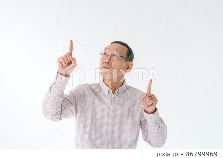 指差し　上昇　シニア 86799969