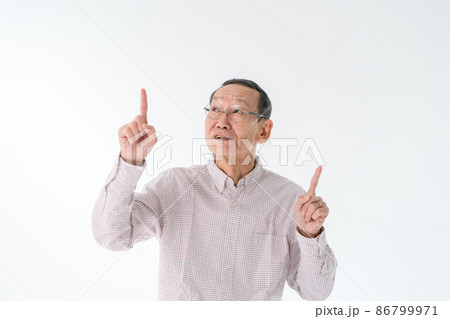 指差し　上昇　シニア 86799971