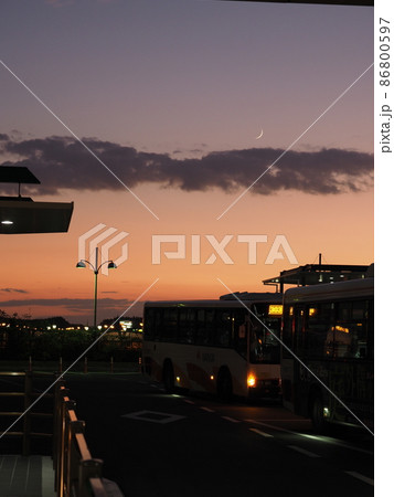 泉中央駅の夕景 泉中央駅の夕景 86800597
