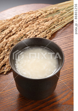 甘酒と稲穂 86801256