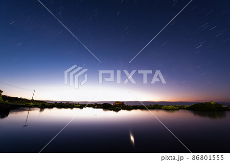 夜明け前の星ぐるの空 86801555