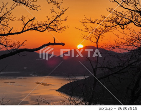 万葉の岬から見る播磨灘の夕景 万葉の岬からの夕日 万葉の岬から見る播磨灘の夕景 万葉の岬からの夕日 86803919