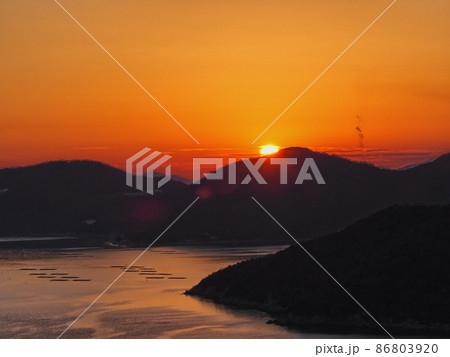 万葉の岬から見る播磨灘の夕景 万葉の岬からの夕日 万葉の岬から見る播磨灘の夕景 万葉の岬からの夕日 86803920