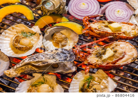 シーフードバーベキュー Seafood barbecue at campsite  シーフードバーベキュー Seafood barbecue at campsite  86804416