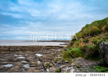 Rossle castle at Easky pier in County Sligo - Republic of Ireland. 86804643