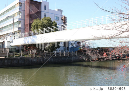 城北川に架かる大阪市水道局の工業用水配管 86804693