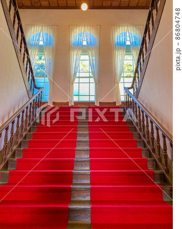 洋館エントランスの階段風景　興雲閣 86804748