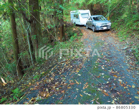 城山公園から山中渓谷に抜ける狭小道路を通るキャンピングトレーラー 福岡県八女市黒木町北木屋 城山公園から山中渓谷に抜ける狭小道路を通るキャンピングトレーラー 福岡県八女市黒木町北木屋 86805330