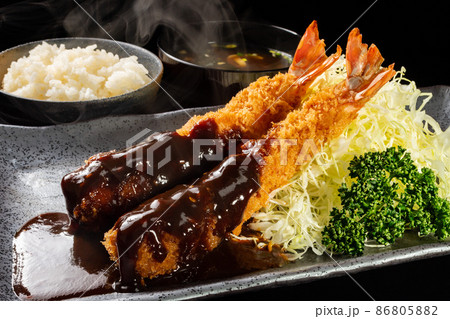味噌ソースのかかったエビフライ 味噌ソースのかかったエビフライ 86805882