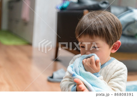 虐待　子供　イヤイヤ期 86808391