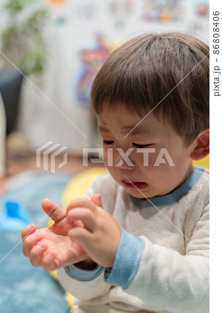 虐待　子供　イヤイヤ期 86808406