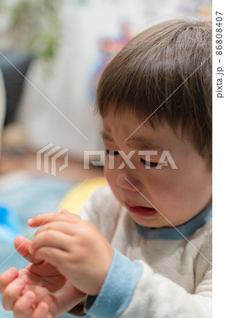 虐待　子供　イヤイヤ期 86808407