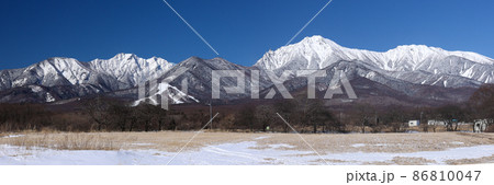 冬の南八ヶ岳の風景 小海線沿線から 長野県南牧村 冬の南八ヶ岳の風景 小海線沿線から 長野県南牧村 86810047