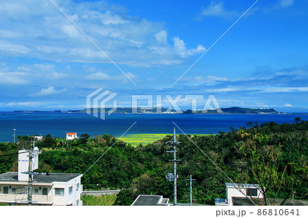 沖縄 うるま市の風景 平安座島を望む 沖縄 うるま市の風景 平安座島を望む 86810641