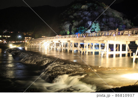 風情を感じる京都、渡月橋 風情を感じる京都、渡月橋 86810937