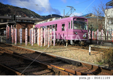 可愛い嵐電、嵐山駅 86811189