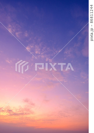 朝焼けの空 86811244