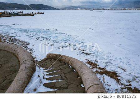 諏訪湖・寄せ氷【石彫公園にて撮影】 86811575