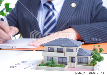 弁護士と遺産の相続イメージ 86812341