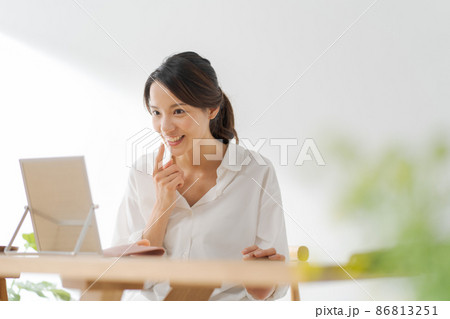 デンタルケア　20代　30代女性 86813251