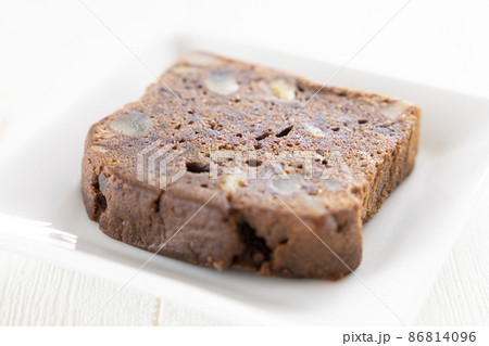 おいしい手作りチョコレートケーキ、ナッツ入り おいしい手作りチョコレートケーキ、ナッツ入り 86814096