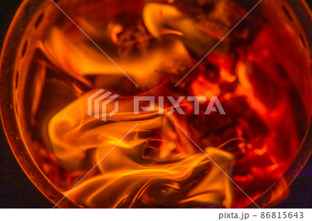 たき火　炭火　 Open-air fire at the campground 86815643