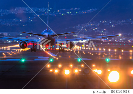 《大阪府》航空機・大阪国際空港 86816938